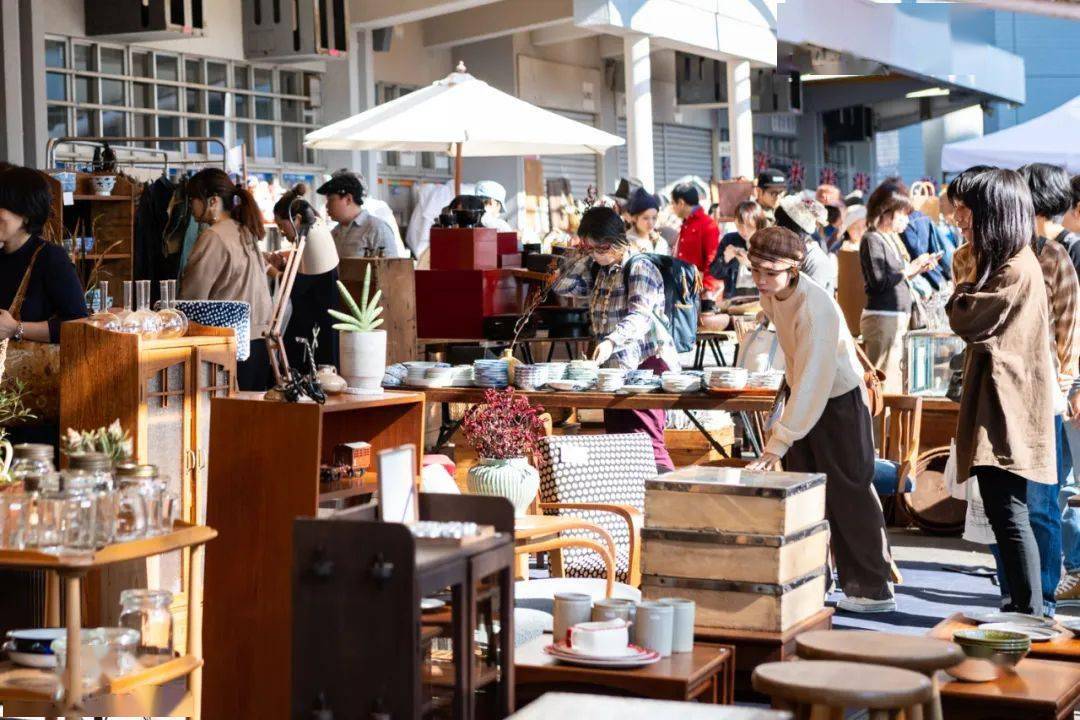 就连日本人啊,也想骗我去摆摊儿!