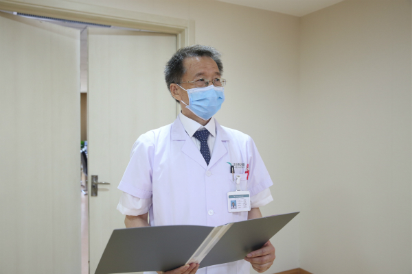更房,人力资源总监张立旺,医务部主任王立,医疗事业发展部主任刘培宗