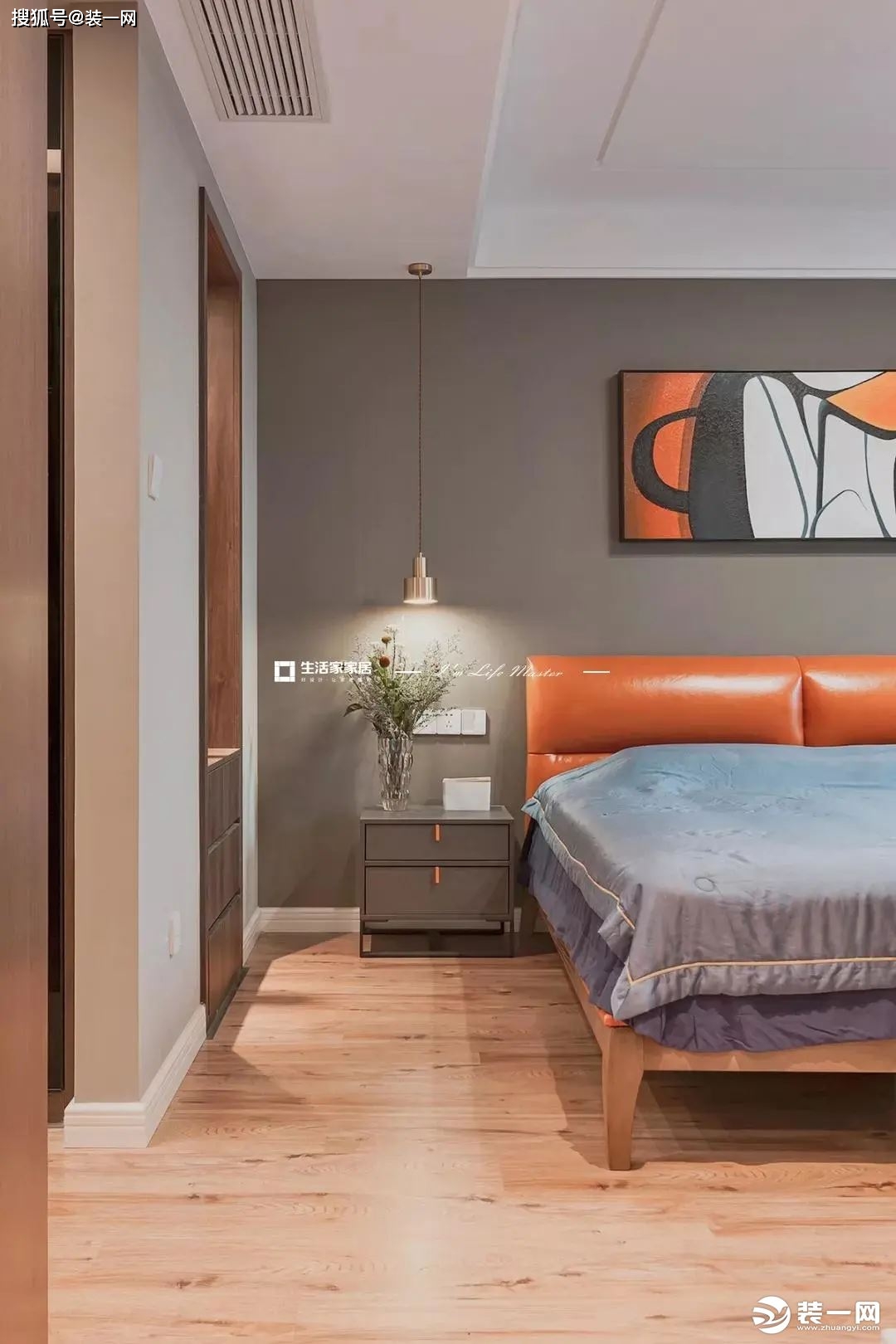 主卧在设计上将灰色与橙色的搭配在一起,整个空间看起来十分个性时尚