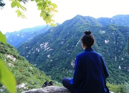 养心起居调节和疏经通络养好心