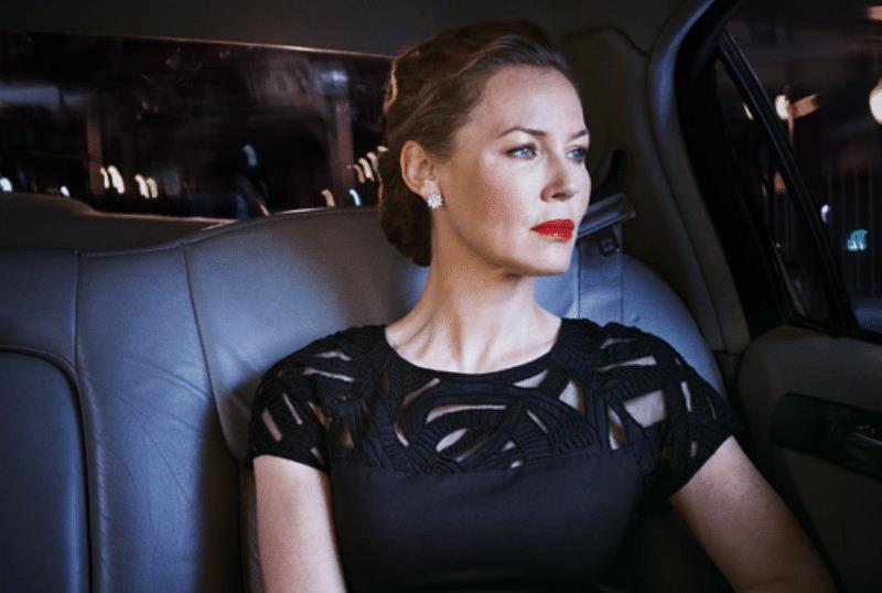 风城大佬权力欲望的控制让他逐渐走向更深层次的迷宫