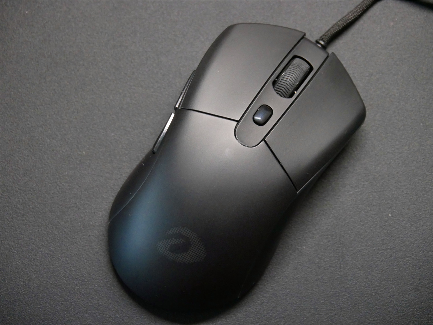 国产不打孔的轻量化鼠标先锋达尔优a960游戏鼠标