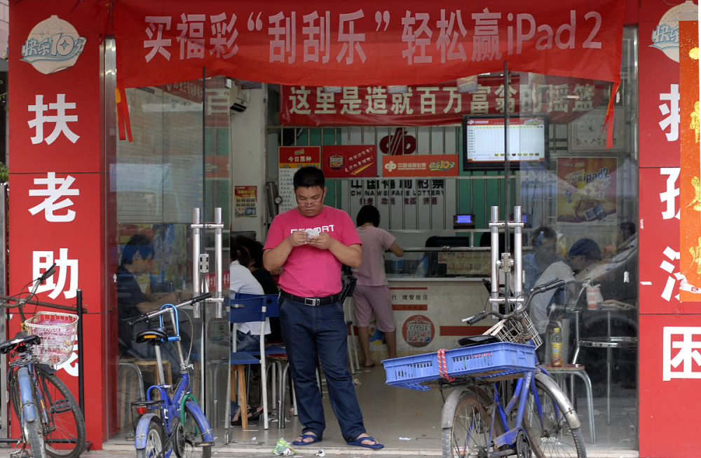 什么叫彩民为什么要一直坚持买彩票老彩民一语道出了实情