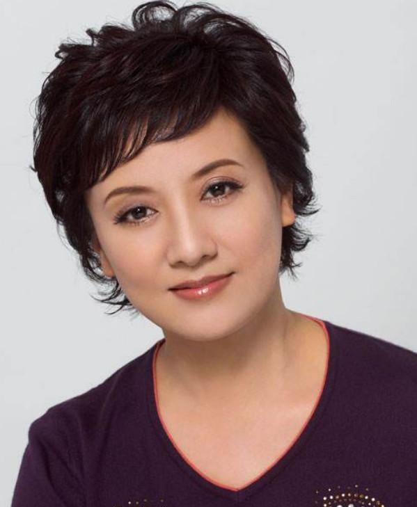 62岁邓婕近照二婚老公是我们熟悉的老戏骨养女越来越像老公