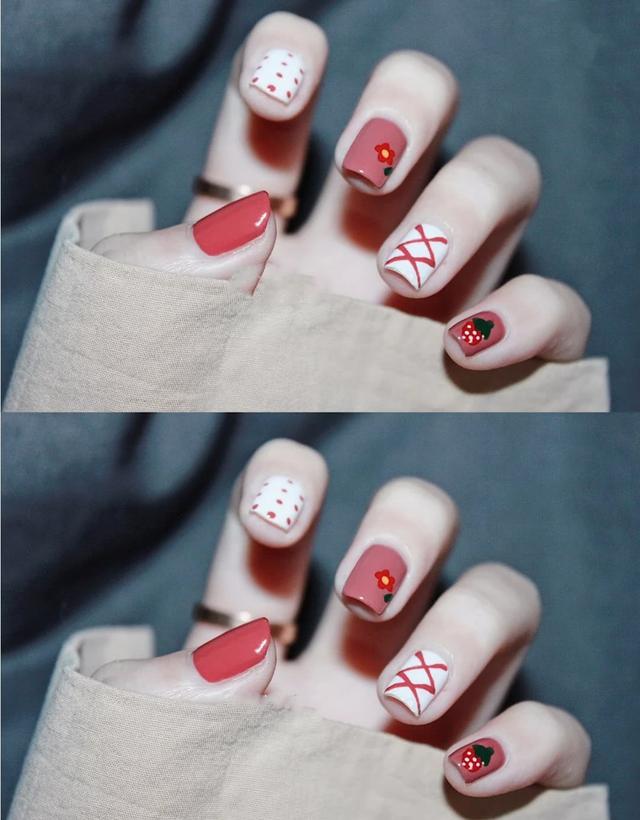 的美甲款式,美甲上面主要颜色由白色,柚子色组合而成,指甲上面有波点