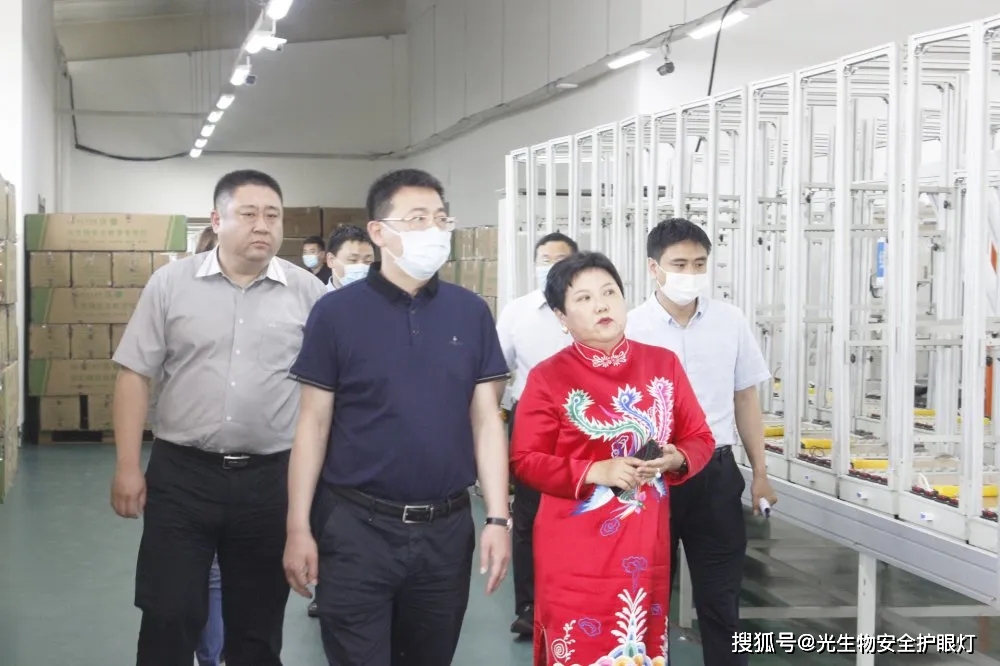 平房区区委副书记于振一行参观哈工大光电!