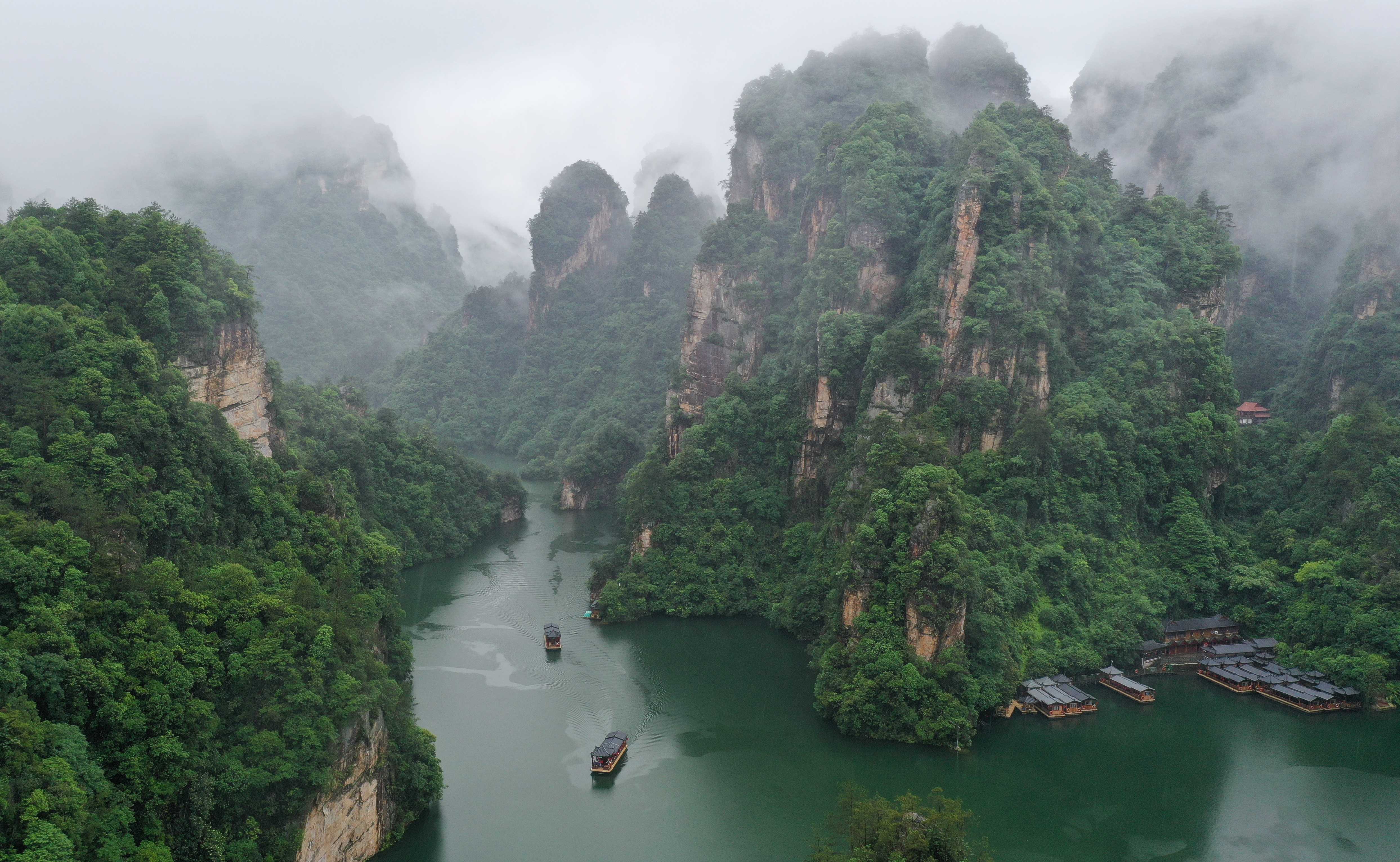 张家界宝峰湖:亲近自然遗产 乐享山水之美