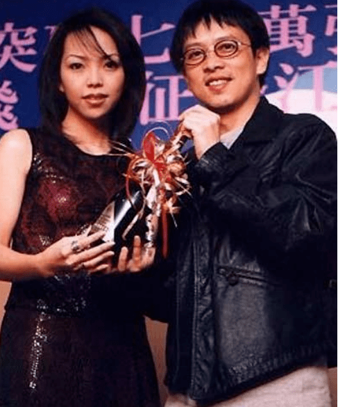 原创张雨生实现了妹妹梦想的音乐才子死后和妹妹合葬