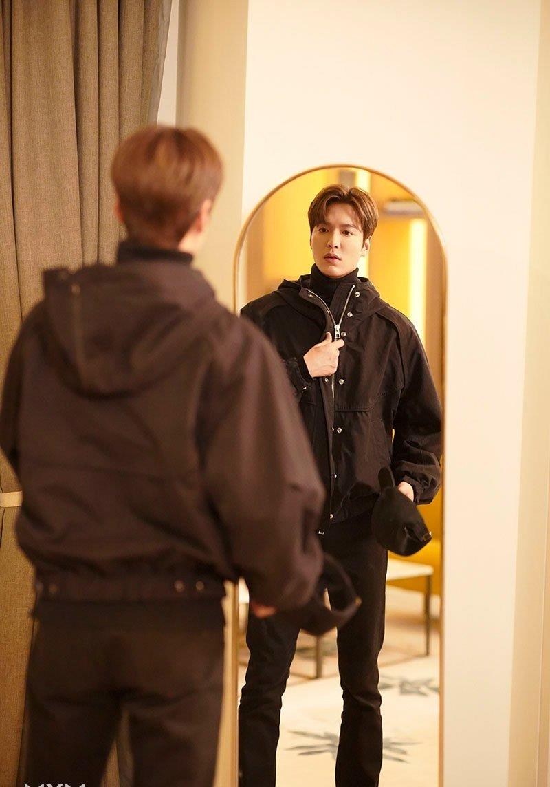 theking永远的君主李敏镐花絮照完美侧颜逆天大长腿