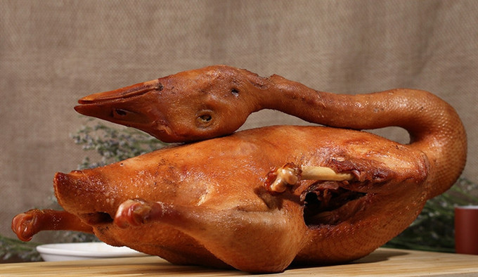 无为板鸭,又名无为熏鸭,距今已近200年历史,是无为县传统特色名食
