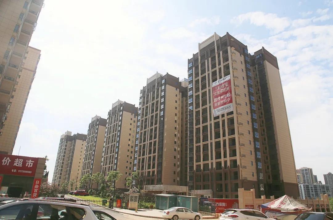 举目皆盛景,窗下有清风