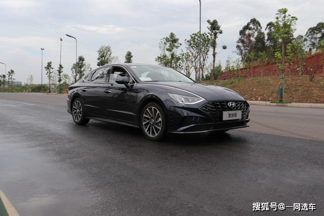 韩系车颜值再创新高跨级轴距同级最长抢先体验第十代索纳塔