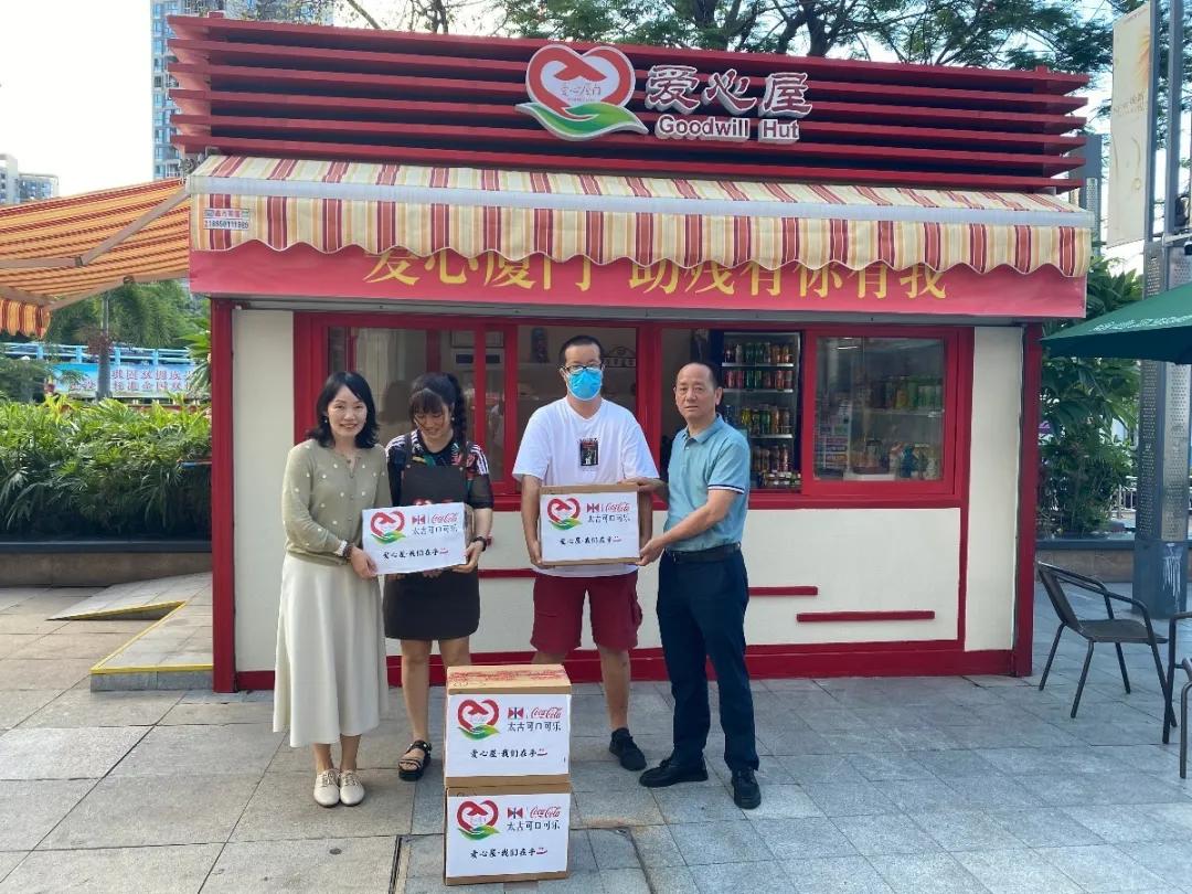 6月15号,厦门太古可口可乐前往爱心屋,将满满的心意赠予爱心屋,为爱心