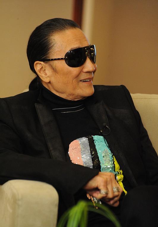 谢贤势力有多大?李小龙和他合影都要站一旁,拿着天价片酬