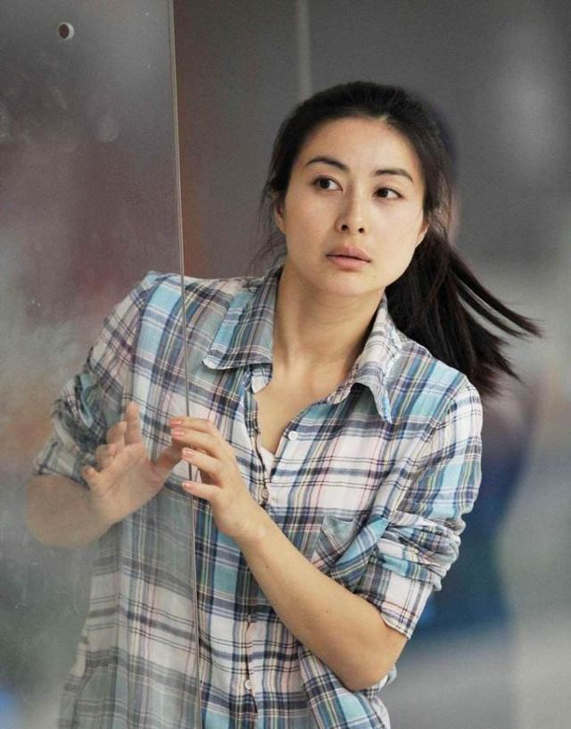 原创38岁郭晶晶终于换发型,剪短发美到开挂,又美又温柔,谁能不爱?