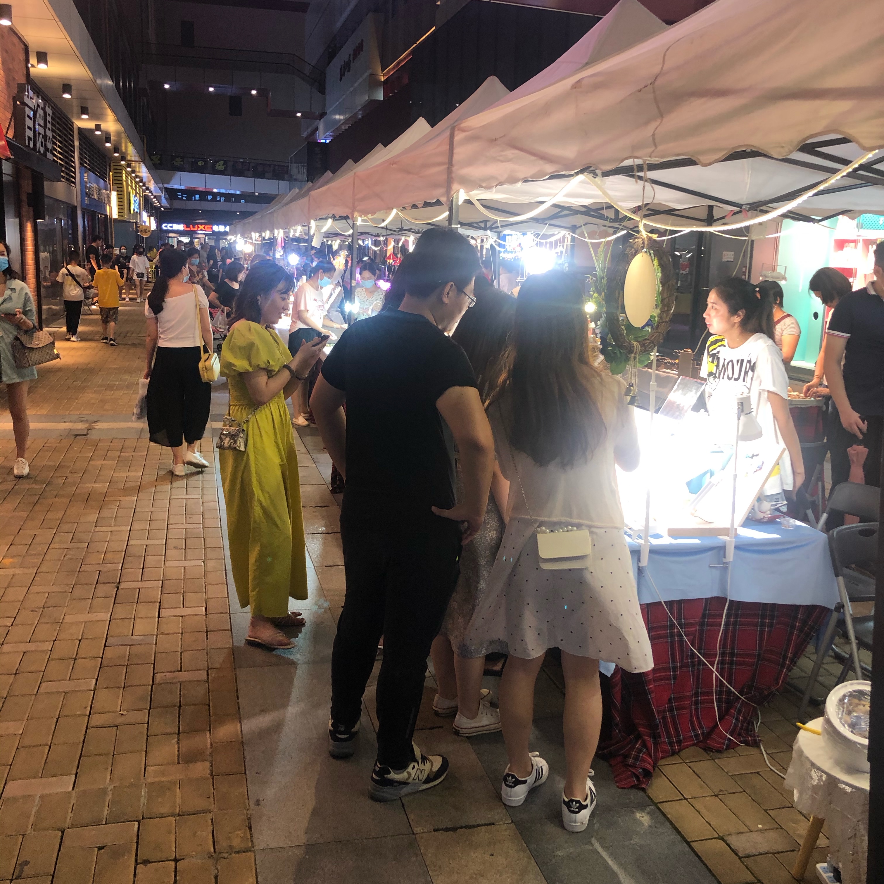 三:吉大白沙河時光街區 擺攤時間:26日起,夜市,週末