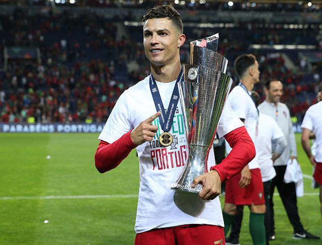 原创凌晨两点,c罗冲击世界纪录迎利好,11月份有望登顶历史第一