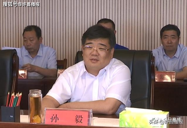 常委,政法委书记李珂,副县长孙卫东,勤为科技有限公司董事长杨利强