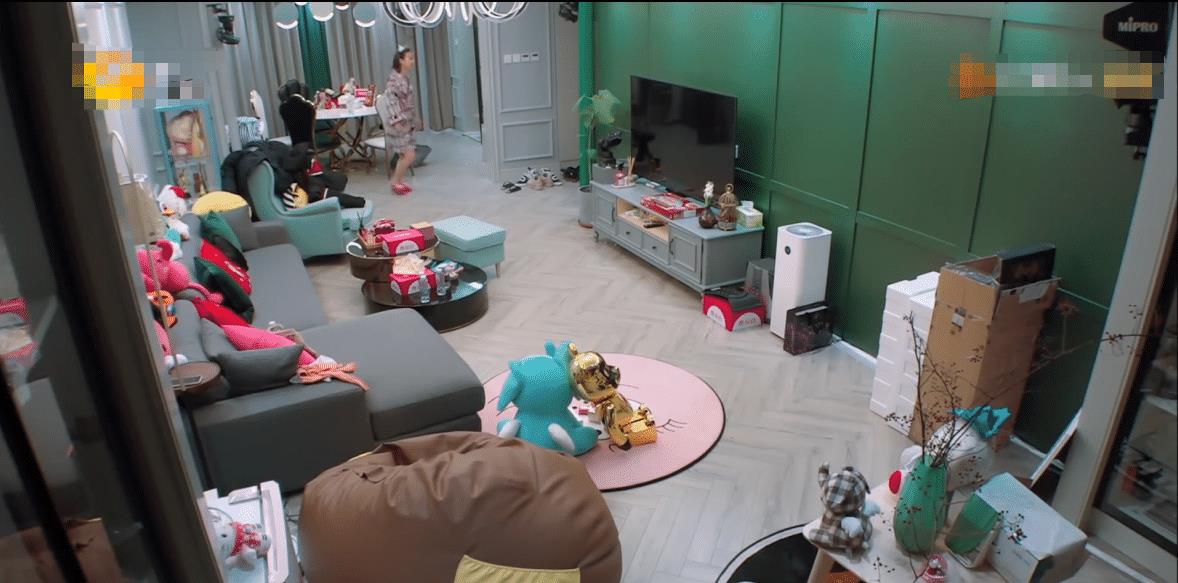 原创连开八家连锁餐厅,豪宅面积接近2000万,吴昕成娱乐圈隐形富婆?