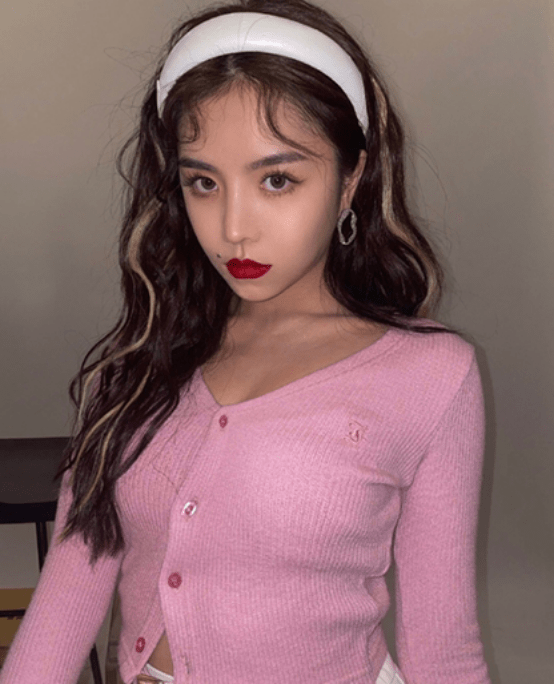 又飒又美的安琦日常穿搭也很迷人!简约穿搭超有范,看一眼就爱上_服装