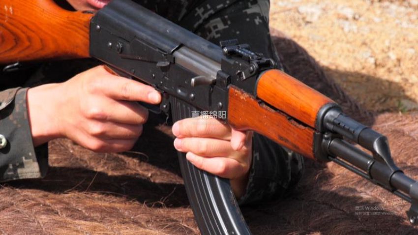 平武民兵真枪实弹射击 这场演练有点"火药味"