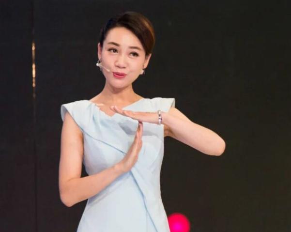 安徽台"一姐"婚姻告急?称自己一直在演戏,只能在梦中痛哭_周群