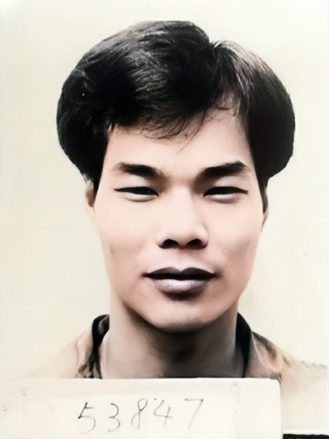 贼王叶继欢被捕现场图3手持ak47与警察交火图6中弹后瘫痪