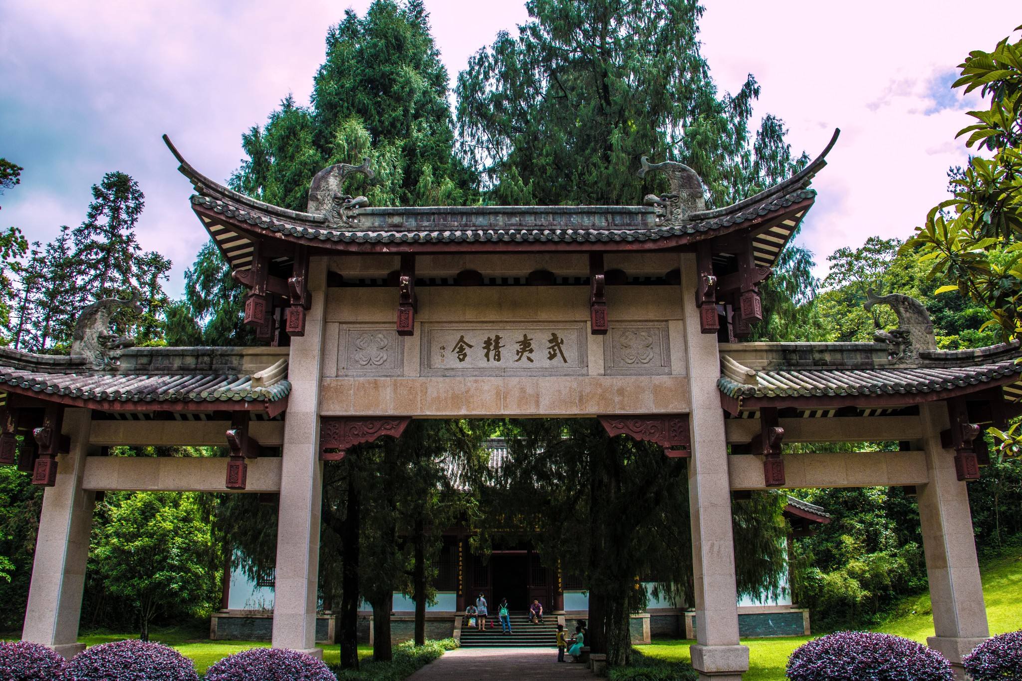 他是清代浙籍学者的代表人物晚年掌教紫阳书院