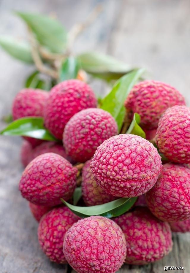 杨梅和荔枝能一起吃吗杨梅不能和什么一起吃吃杨梅会过敏吗