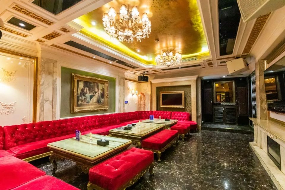 中华广场开夜趴了唱k5折吃火锅高空露天酒吧