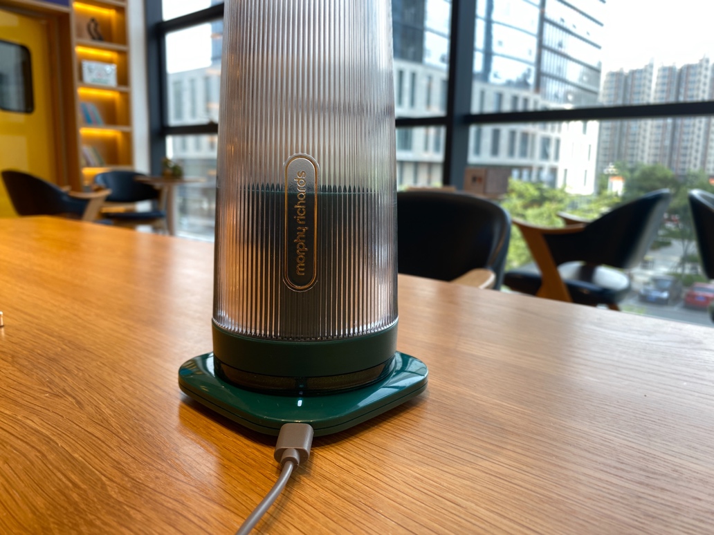 测评丨今年最火的摩飞榨汁杯mr9800,你用了吗?_充电