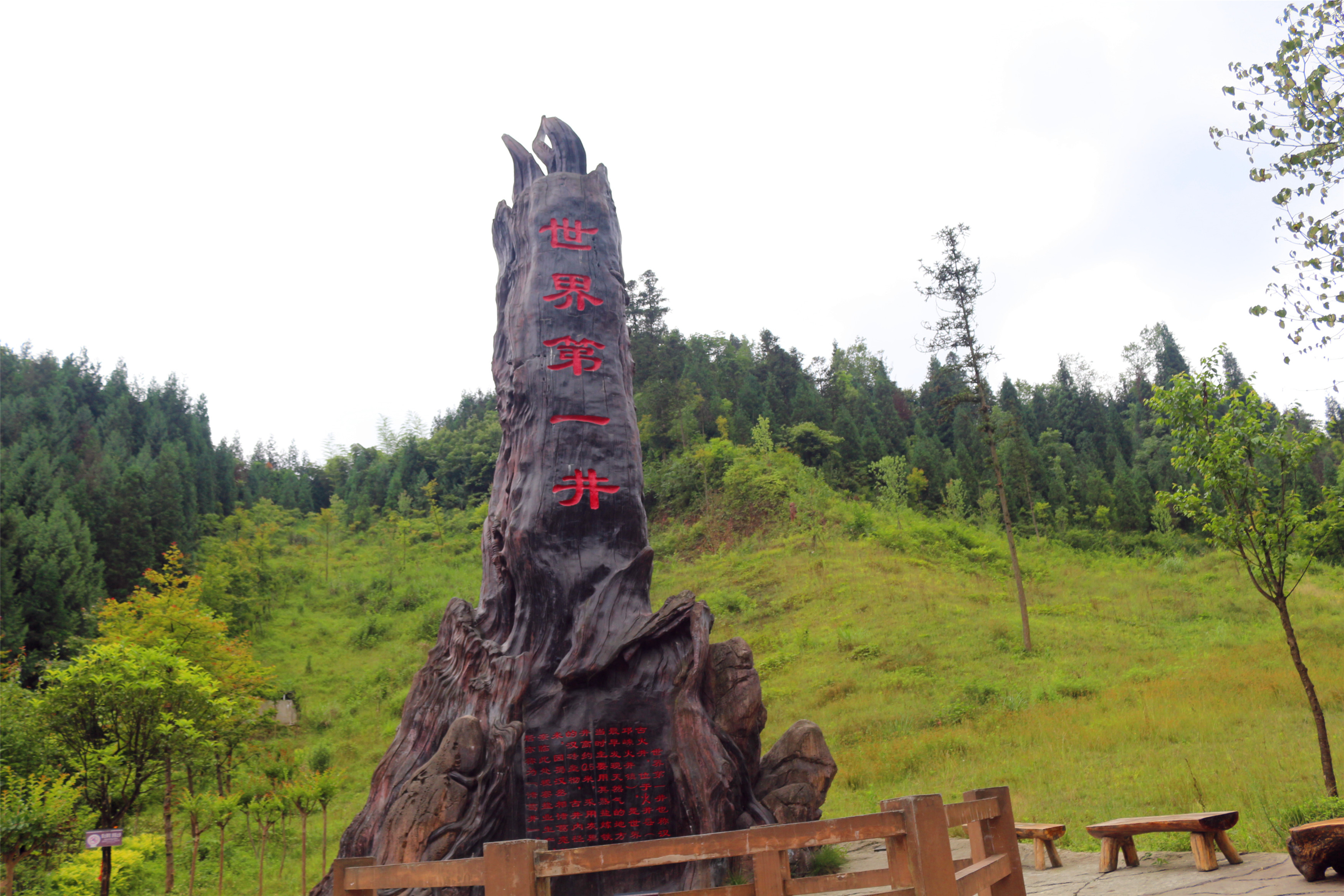 飛泉瀑布,峽谷幽深青山彩林,潭溪潺潺天罡轉運洞,是南寶山溶洞清修的