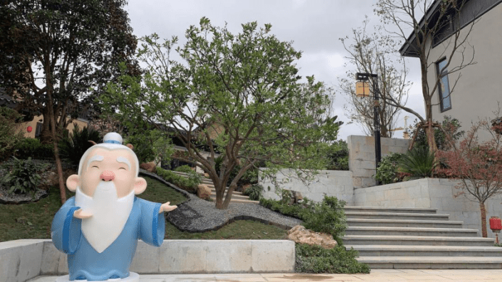 除温泉外酒店内还备商业街游乐园,采摘园,菜篮公文创馆等配套设施,可