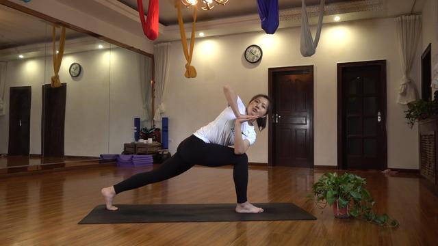 今天学习捆绑式瑜伽,开肩又开髋