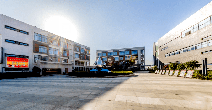 江阴市利港实验小学