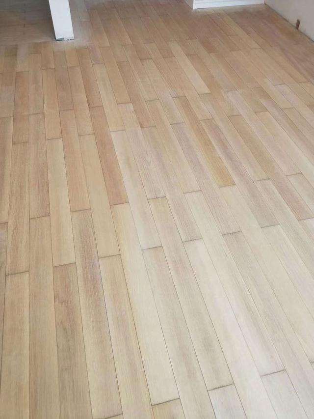 室内实木地板刷木蜡油效果