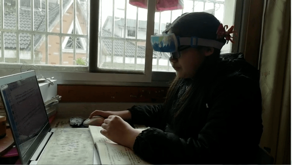 天天上网课如何防控近视