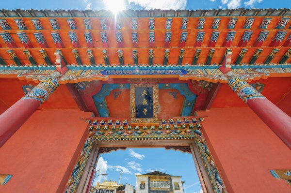 深山藏古寺花海隐乡间马尔康两日游发现隐藏的美好