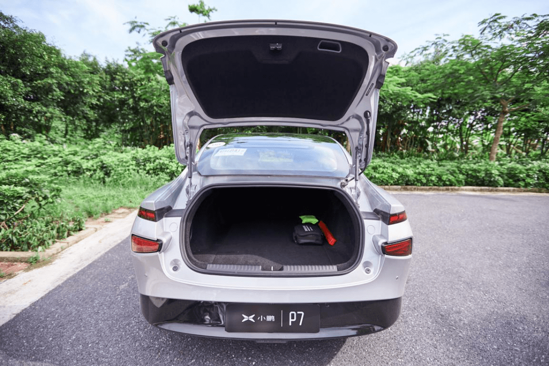 智能电动轿跑的正确打开方式小鹏p7试驾体验