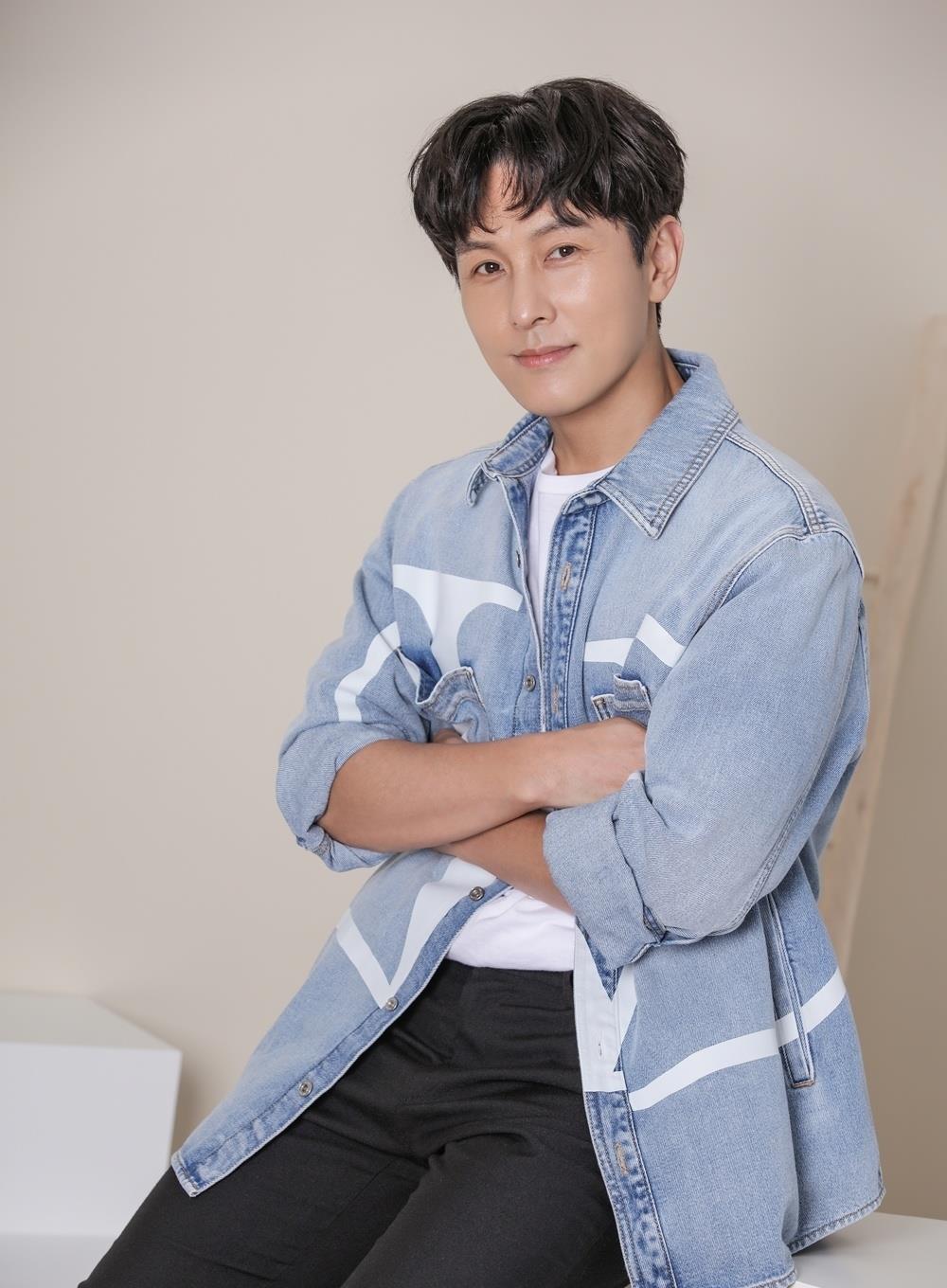 原创南韩shinhwa金烔完至今仍受到私生饭的困扰