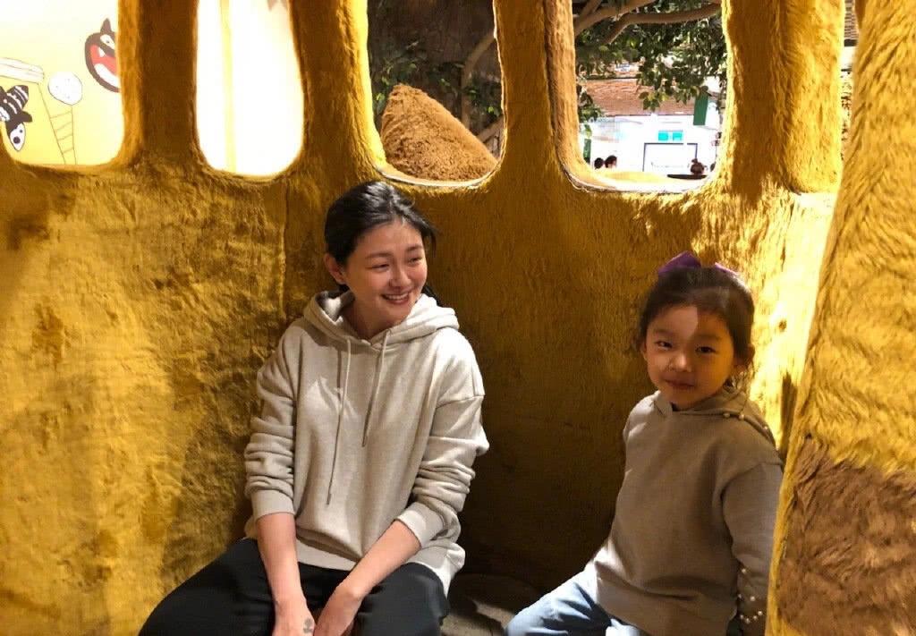 原创大s与小s的育儿方式各有不同,大s偏重富养女儿,小s女儿却更胜一筹