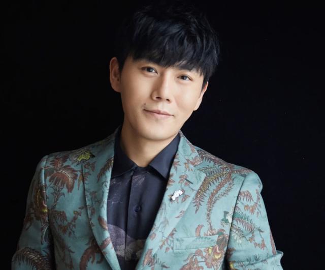 性格决定命运?《隐秘的角落》9分收官,主演秦昊为何42岁才大红_伊能静