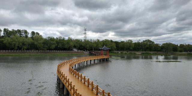 原创桥在水面画龙点睛齐齐哈尔水师公园的写意之笔