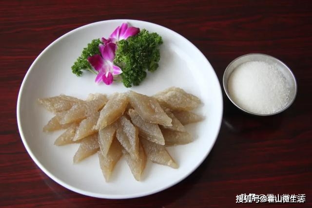 霍山,凭借得天独厚的气候,环境条件,将大别山区的风味美食融进徽菜