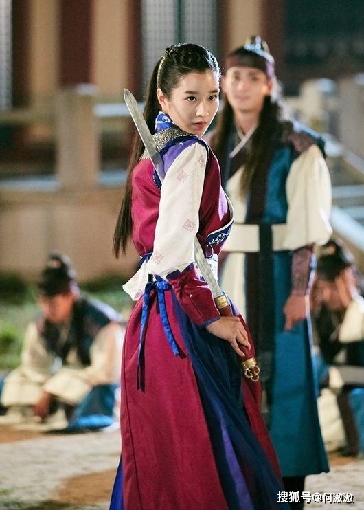 图片来源:kbs《花郎》不过徐睿知的古装扮相还是蛮美的,气质高雅又