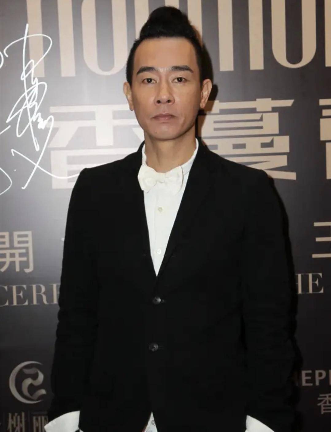 陈小春跟足传统为儿子庆满月,自曝因幼时顽皮,被父亲铐上脚链