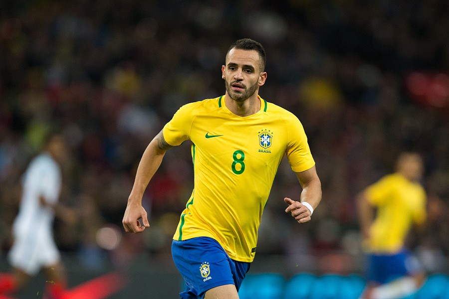 奥斯卡身价比奥古斯托高,为什么后者是巴西国家队常客,前者却不是?