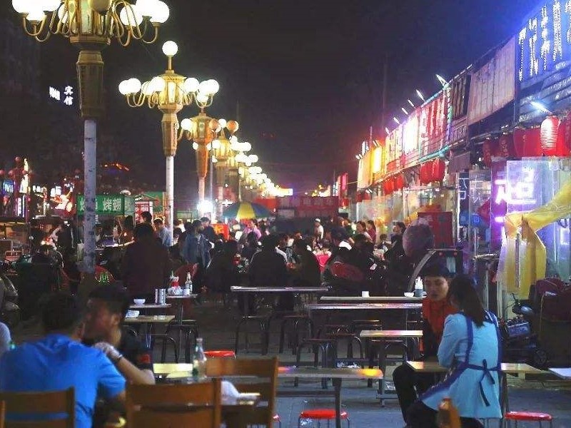郑州大学城小吃街图片
