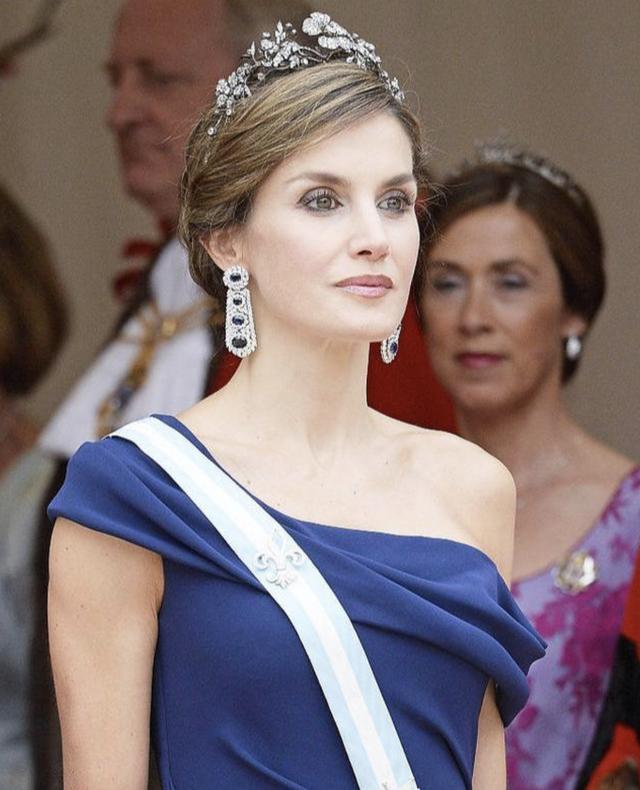 西班牙王妃师生恋到灰姑娘嫁入王室,二婚也吸引王子,女儿成王储