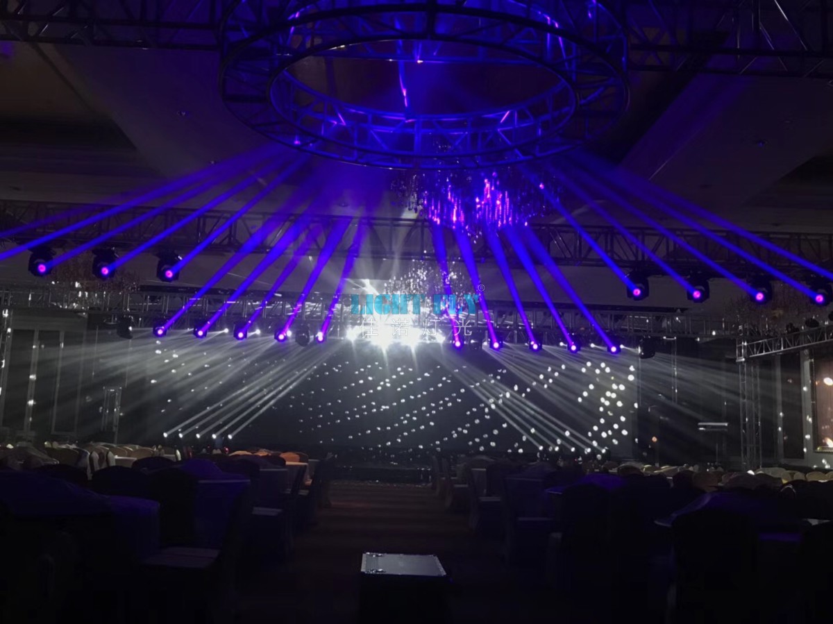 3.婚礼现场灯光布置之追光灯